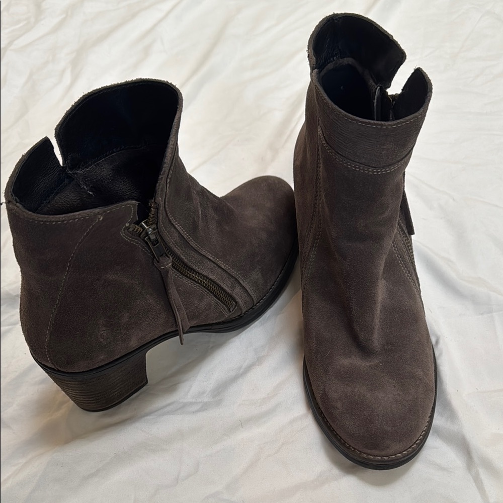 Women's size 9 Suede Ankle Boots